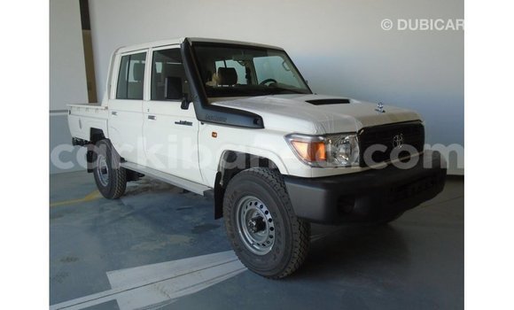 Gura Imported Toyota Land Cruiser White Imodoka i Import - Dubai mu Uganda Gura Imported Toyota Land Cruiser White Imodoka i Import - Dubai mu Uganda