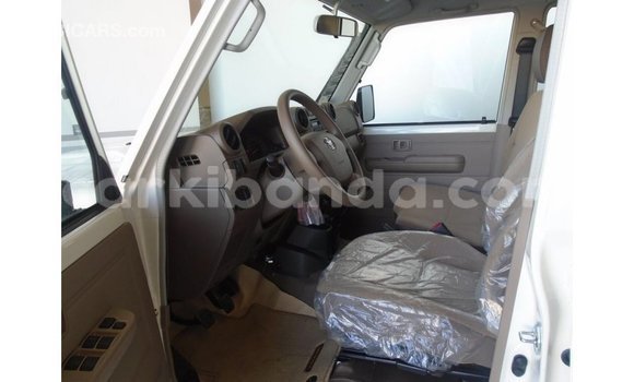 Gura Imported Toyota Land Cruiser White Imodoka i Import - Dubai mu Uganda Gura Imported Toyota Land Cruiser White Imodoka i Import - Dubai mu Uganda