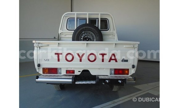 Gura Imported Toyota Land Cruiser White Imodoka i Import - Dubai mu Uganda Gura Imported Toyota Land Cruiser White Imodoka i Import - Dubai mu Uganda