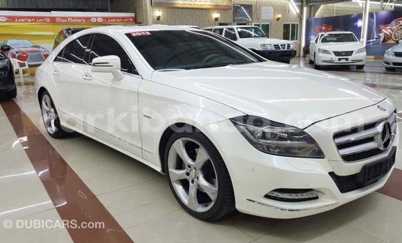 Buy Import Mercedes‒Benz 190 (W201) White Car in Import - Dubai in Uganda Buy Import Mercedes‒Benz 190 (W201) White Car in Import - Dubai in Uganda