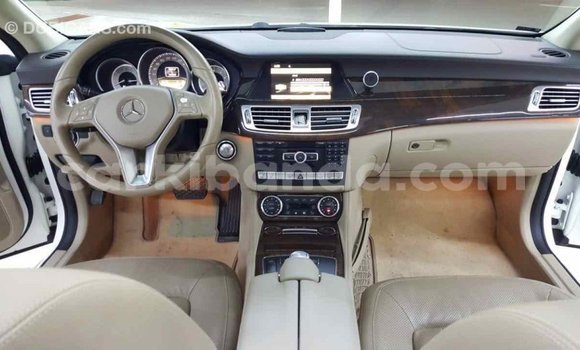 Buy Import Mercedes‒Benz 190 (W201) White Car in Import - Dubai in Uganda Buy Import Mercedes‒Benz 190 (W201) White Car in Import - Dubai in Uganda