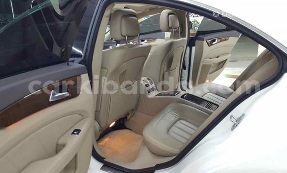 Buy Import Mercedes‒Benz 190 (W201) White Car in Import - Dubai in Uganda Buy Import Mercedes‒Benz 190 (W201) White Car in Import - Dubai in Uganda