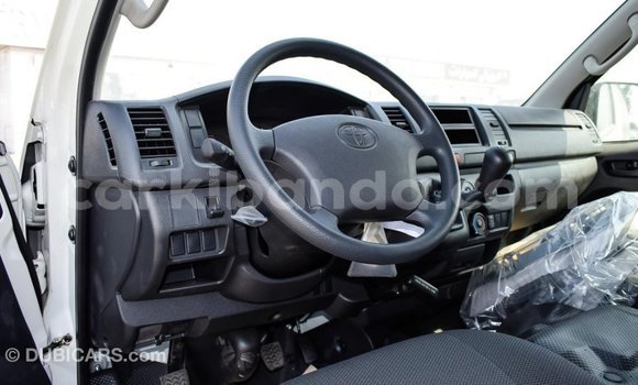 Gura Imported Toyota Hiace White Imodoka i Import - Dubai mu Uganda Gura Imported Toyota Hiace White Imodoka i Import - Dubai mu Uganda