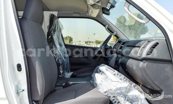 Gura Imported Toyota Hiace White Imodoka i Import - Dubai mu Uganda Gura Imported Toyota Hiace White Imodoka i Import - Dubai mu Uganda