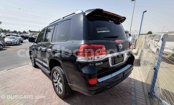 Acheter Import Voiture Toyota Land Cruiser Noir à Import - Dubai, Ouganda Acheter Import Voiture Toyota Land Cruiser Noir à Import - Dubai, Ouganda