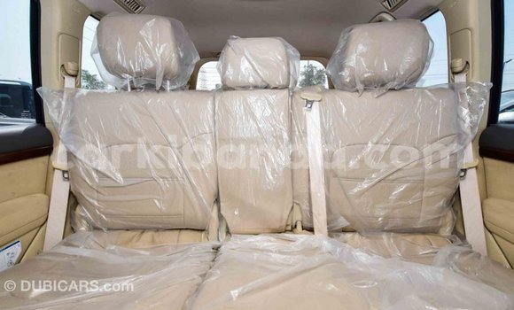 Acheter Import Voiture Toyota Land Cruiser Blanc à Import - Dubai, Ouganda Acheter Import Voiture Toyota Land Cruiser Blanc à Import - Dubai, Ouganda