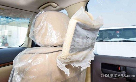 Acheter Import Voiture Toyota Land Cruiser Blanc à Import - Dubai, Ouganda Acheter Import Voiture Toyota Land Cruiser Blanc à Import - Dubai, Ouganda