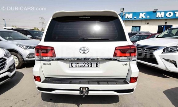 Acheter Import Voiture Toyota Land Cruiser Blanc à Import - Dubai, Ouganda Acheter Import Voiture Toyota Land Cruiser Blanc à Import - Dubai, Ouganda