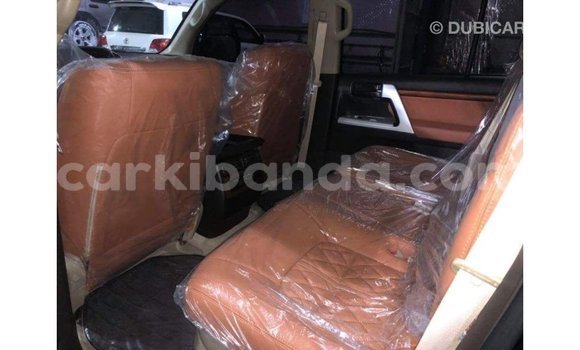 Nunua Imported Toyota Land Cruiser Nyeusi Gari ndani ya Import - Dubai nchini Uganda Nunua Imported Toyota Land Cruiser Nyeusi Gari ndani ya Import - Dubai nchini Uganda