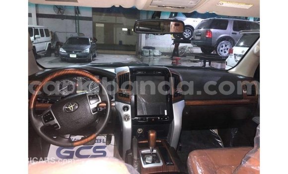 Nunua Imported Toyota Land Cruiser Nyeusi Gari ndani ya Import - Dubai nchini Uganda Nunua Imported Toyota Land Cruiser Nyeusi Gari ndani ya Import - Dubai nchini Uganda