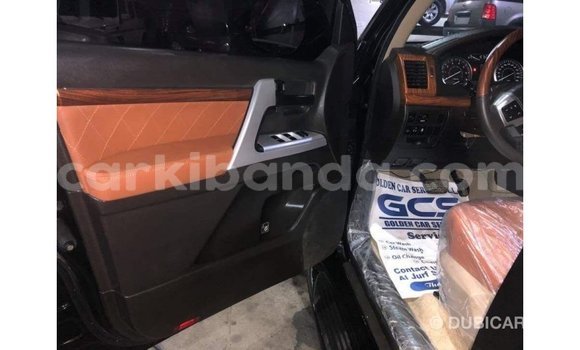 Nunua Imported Toyota Land Cruiser Nyeusi Gari ndani ya Import - Dubai nchini Uganda Nunua Imported Toyota Land Cruiser Nyeusi Gari ndani ya Import - Dubai nchini Uganda