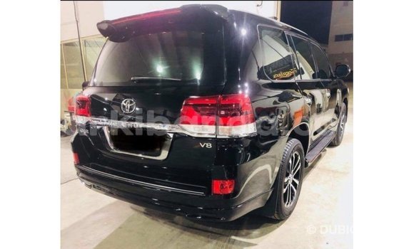 Nunua Imported Toyota Land Cruiser Nyeusi Gari ndani ya Import - Dubai nchini Uganda Nunua Imported Toyota Land Cruiser Nyeusi Gari ndani ya Import - Dubai nchini Uganda