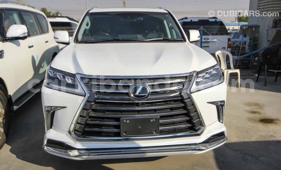 Acheter Import Voiture Lexus LX Blanc à Import - Dubai, Ouganda Acheter Import Voiture Lexus LX Blanc à Import - Dubai, Ouganda