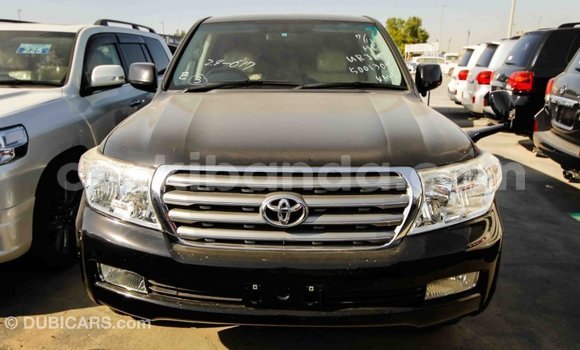 Nunua Imported Toyota Land Cruiser Nyeusi Gari ndani ya Import - Dubai nchini Uganda Nunua Imported Toyota Land Cruiser Nyeusi Gari ndani ya Import - Dubai nchini Uganda