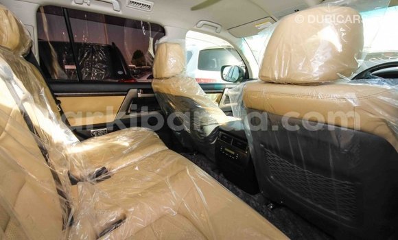 Nunua Imported Toyota Land Cruiser Nyeusi Gari ndani ya Import - Dubai nchini Uganda Nunua Imported Toyota Land Cruiser Nyeusi Gari ndani ya Import - Dubai nchini Uganda