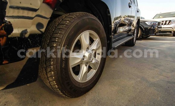 Nunua Imported Toyota Land Cruiser Nyeusi Gari ndani ya Import - Dubai nchini Uganda Nunua Imported Toyota Land Cruiser Nyeusi Gari ndani ya Import - Dubai nchini Uganda