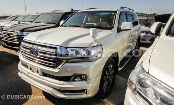 Nunua Imported Toyota Land Cruiser Nyeupe Gari ndani ya Import - Dubai nchini Uganda Nunua Imported Toyota Land Cruiser Nyeupe Gari ndani ya Import - Dubai nchini Uganda