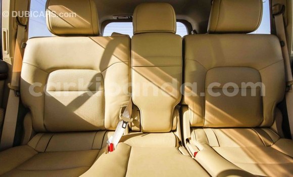 Nunua Imported Toyota Land Cruiser Nyeupe Gari ndani ya Import - Dubai nchini Uganda Nunua Imported Toyota Land Cruiser Nyeupe Gari ndani ya Import - Dubai nchini Uganda