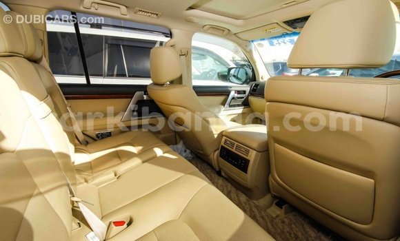 Nunua Imported Toyota Land Cruiser Nyeupe Gari ndani ya Import - Dubai nchini Uganda Nunua Imported Toyota Land Cruiser Nyeupe Gari ndani ya Import - Dubai nchini Uganda