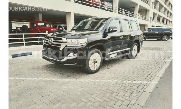 Acheter Import Voiture Toyota Land Cruiser Noir à Import - Dubai, Ouganda Acheter Import Voiture Toyota Land Cruiser Noir à Import - Dubai, Ouganda