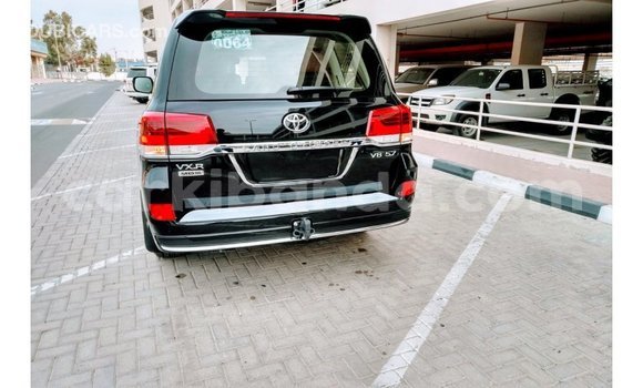 Acheter Import Voiture Toyota Land Cruiser Noir à Import - Dubai, Ouganda Acheter Import Voiture Toyota Land Cruiser Noir à Import - Dubai, Ouganda