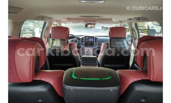 Acheter Import Voiture Toyota Land Cruiser Noir à Import - Dubai, Ouganda Acheter Import Voiture Toyota Land Cruiser Noir à Import - Dubai, Ouganda