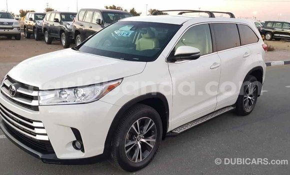 Acheter Import Voiture Toyota Highlander Blanc à Import - Dubai, Ouganda Acheter Import Voiture Toyota Highlander Blanc à Import - Dubai, Ouganda