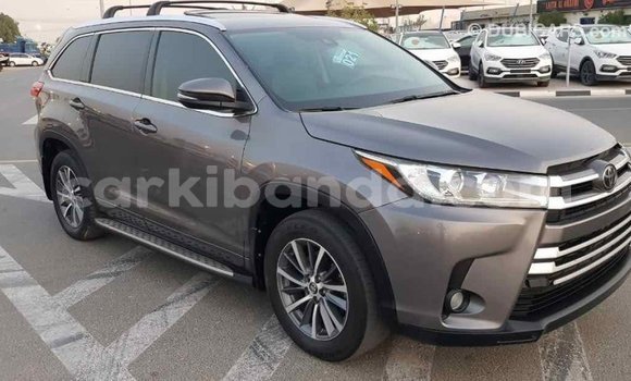 Nunua Imported Toyota Highlander Nyingine Gari ndani ya Import - Dubai nchini Uganda Nunua Imported Toyota Highlander Nyingine Gari ndani ya Import - Dubai nchini Uganda