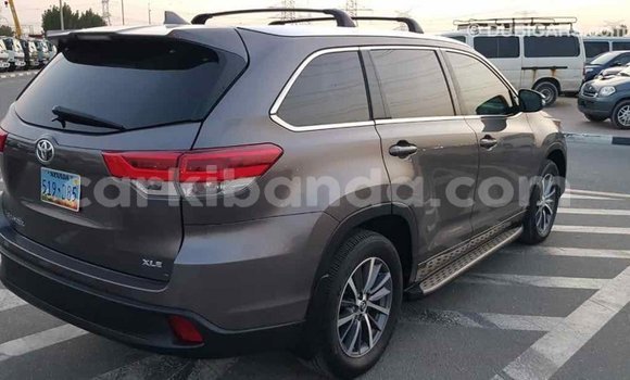 Nunua Imported Toyota Highlander Nyingine Gari ndani ya Import - Dubai nchini Uganda Nunua Imported Toyota Highlander Nyingine Gari ndani ya Import - Dubai nchini Uganda