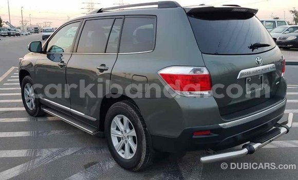 Buy Import Toyota Highlander Green Car in Import - Dubai in Uganda Buy Import Toyota Highlander Green Car in Import - Dubai in Uganda