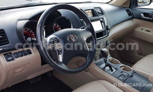 Buy Import Toyota Highlander Green Car in Import - Dubai in Uganda Buy Import Toyota Highlander Green Car in Import - Dubai in Uganda