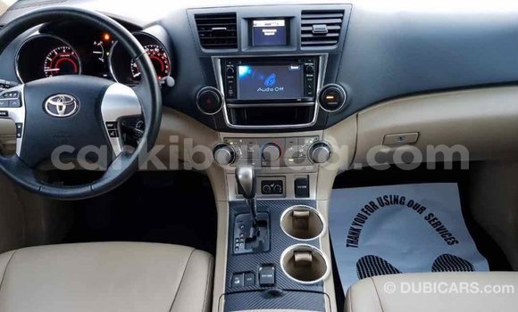 Buy Import Toyota Highlander Green Car in Import - Dubai in Uganda Buy Import Toyota Highlander Green Car in Import - Dubai in Uganda
