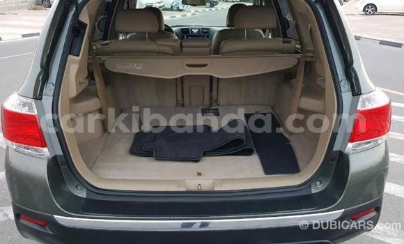 Buy Import Toyota Highlander Green Car in Import - Dubai in Uganda Buy Import Toyota Highlander Green Car in Import - Dubai in Uganda