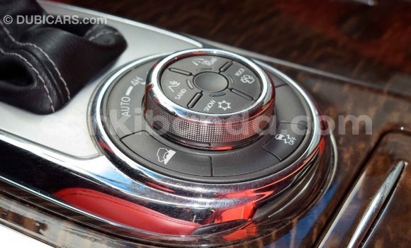 Acheter Import Voiture Nissan Patrol Blanc à Import - Dubai, Ouganda Acheter Import Voiture Nissan Patrol Blanc à Import - Dubai, Ouganda