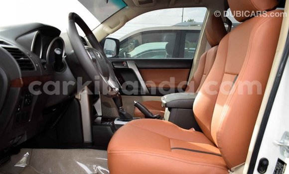 Nunua Imported Toyota Prado Nyeupe Gari ndani ya Import - Dubai nchini Uganda Nunua Imported Toyota Prado Nyeupe Gari ndani ya Import - Dubai nchini Uganda
