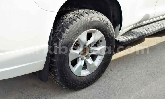 Nunua Imported Toyota Prado Nyeupe Gari ndani ya Import - Dubai nchini Uganda Nunua Imported Toyota Prado Nyeupe Gari ndani ya Import - Dubai nchini Uganda