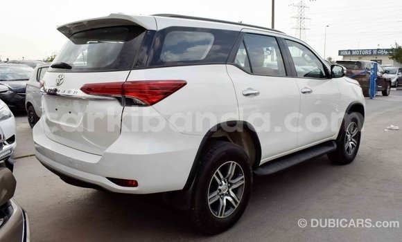 Gura Imported Toyota Fortuner White Imodoka i Import - Dubai mu Uganda Gura Imported Toyota Fortuner White Imodoka i Import - Dubai mu Uganda