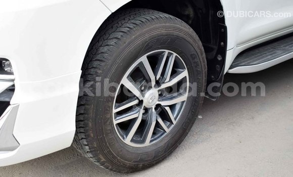 Nunua Imported Toyota Prado Nyeupe Gari ndani ya Import - Dubai nchini Uganda Nunua Imported Toyota Prado Nyeupe Gari ndani ya Import - Dubai nchini Uganda