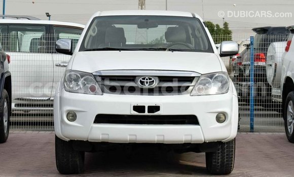 Nunua Imported Toyota Fortuner Nyeupe Gari ndani ya Import - Dubai nchini Uganda Nunua Imported Toyota Fortuner Nyeupe Gari ndani ya Import - Dubai nchini Uganda