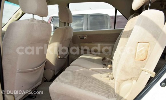 Nunua Imported Toyota Fortuner Nyeupe Gari ndani ya Import - Dubai nchini Uganda Nunua Imported Toyota Fortuner Nyeupe Gari ndani ya Import - Dubai nchini Uganda