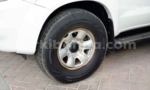 Nunua Imported Toyota Fortuner Nyeupe Gari ndani ya Import - Dubai nchini Uganda Nunua Imported Toyota Fortuner Nyeupe Gari ndani ya Import - Dubai nchini Uganda