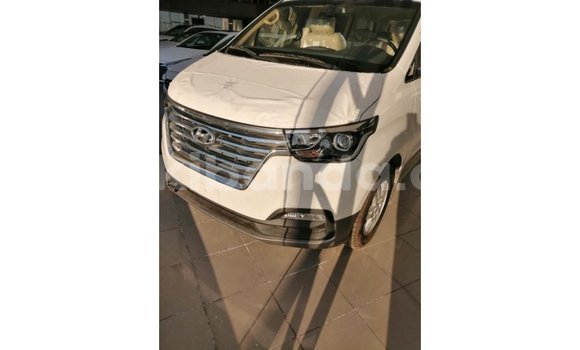 Gura Imported Hyundai Chorus White Ikamyo i Import - Dubai mu Uganda Gura Imported Hyundai Chorus White Ikamyo i Import - Dubai mu Uganda