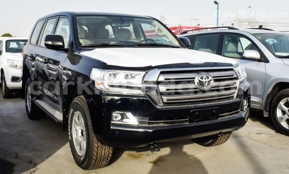 Nunua Imported Toyota Land Cruiser Nyeusi Gari ndani ya Import - Dubai nchini Uganda Nunua Imported Toyota Land Cruiser Nyeusi Gari ndani ya Import - Dubai nchini Uganda