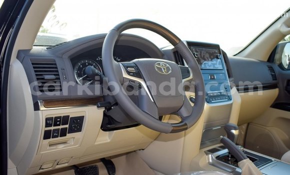 Nunua Imported Toyota Land Cruiser Nyeusi Gari ndani ya Import - Dubai nchini Uganda Nunua Imported Toyota Land Cruiser Nyeusi Gari ndani ya Import - Dubai nchini Uganda