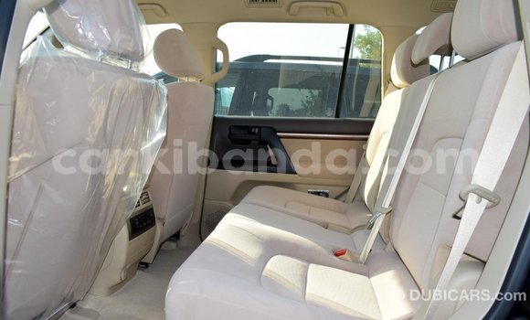 Nunua Imported Toyota Land Cruiser Nyeusi Gari ndani ya Import - Dubai nchini Uganda Nunua Imported Toyota Land Cruiser Nyeusi Gari ndani ya Import - Dubai nchini Uganda