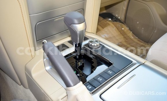 Nunua Imported Toyota Land Cruiser Nyeusi Gari ndani ya Import - Dubai nchini Uganda Nunua Imported Toyota Land Cruiser Nyeusi Gari ndani ya Import - Dubai nchini Uganda