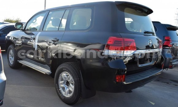 Nunua Imported Toyota Land Cruiser Nyeusi Gari ndani ya Import - Dubai nchini Uganda Nunua Imported Toyota Land Cruiser Nyeusi Gari ndani ya Import - Dubai nchini Uganda