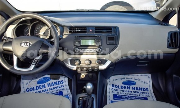 Acheter Import Voiture Kia Rio Blanc à Import - Dubai, Ouganda Acheter Import Voiture Kia Rio Blanc à Import - Dubai, Ouganda