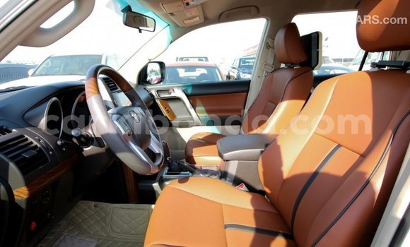 Nunua Imported Toyota Prado Nyeupe Gari ndani ya Import - Dubai nchini Uganda Nunua Imported Toyota Prado Nyeupe Gari ndani ya Import - Dubai nchini Uganda