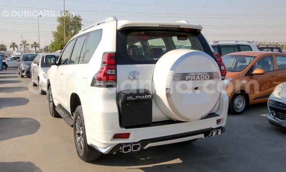 Nunua Imported Toyota Prado Nyeupe Gari ndani ya Import - Dubai nchini Uganda Nunua Imported Toyota Prado Nyeupe Gari ndani ya Import - Dubai nchini Uganda